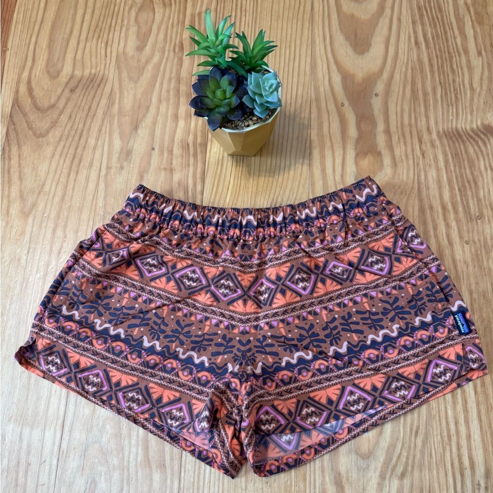 Patagonia Barely Baggies 2.5” Shorts Womens Size XSmall Aztec